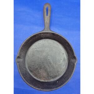 Vintage 8" Cast Iron Skillet Double Spouts Made in Taiwan